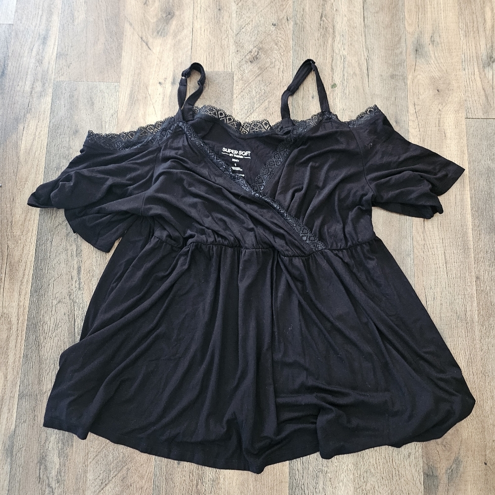 Torrid cold shoulder tunic, 1